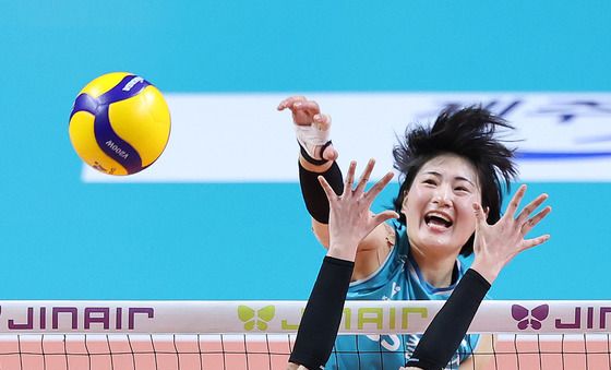 공격하는 최가은