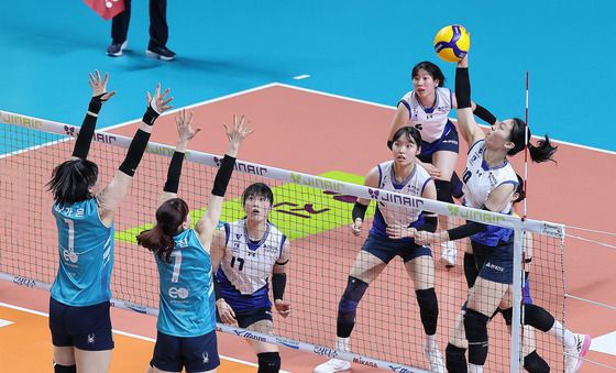 지민경 '강하게 공격'