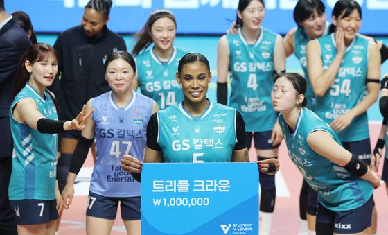 '실바 트리플크라운' GS칼텍스, 4년 만에 봄배구