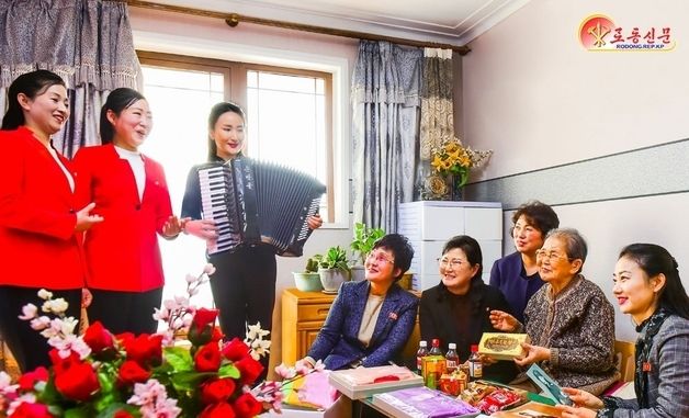 北 "사회주의 미풍 확산"…이웃돕기 미담 조명