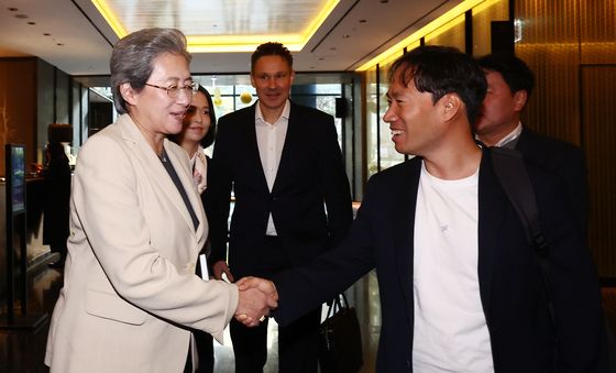 김성훈 업스테이지 대표와 조찬 마친 리사 수 CEO