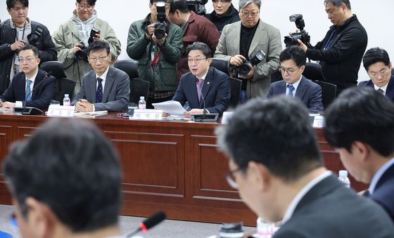 정무위 당정 발언하는 이억원