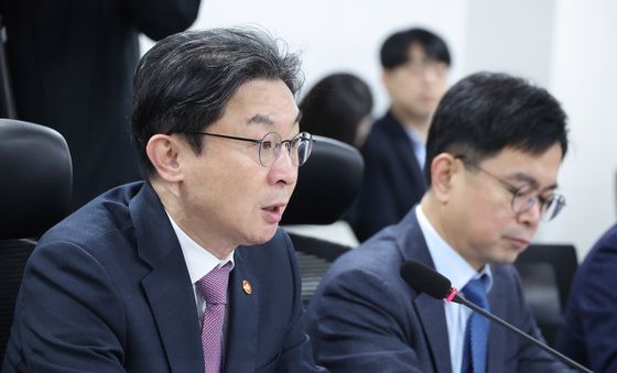 민주당 당정 참석한 이억원 금융위원장