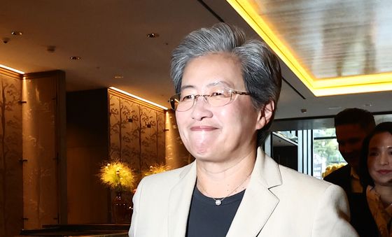 업스테이지 대표와 조찬 회동 마친 리사 수 CEO