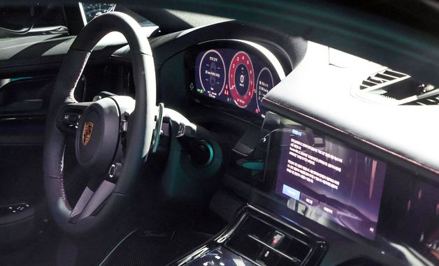 포르쉐 코리아, 100대 한정 모델 '파나메라 레드 익스클루시브' 공개