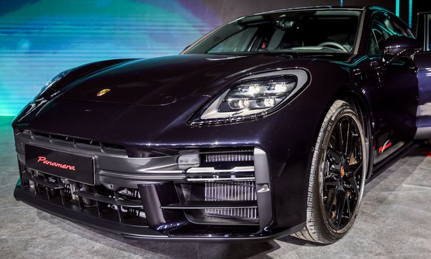 강렬한 '파나메라 레드 익스클루시브'
