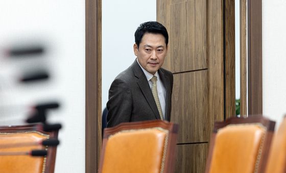 회의장 향하는 장동혁 대표