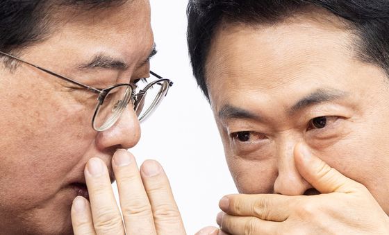 장동혁·송언석 '밀착 대화'