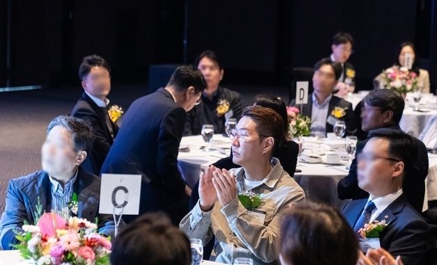 커스터마이징 문화 대표 브랜드 크록스, 소비자 평가 최고의 브랜드 선정