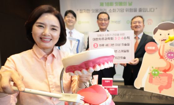 철저한 잇몸관리, 소화기암 위험 줄입니다