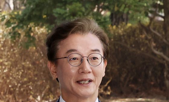 합수본 출석하며 취재진 질문에 답하는 전재수 의원