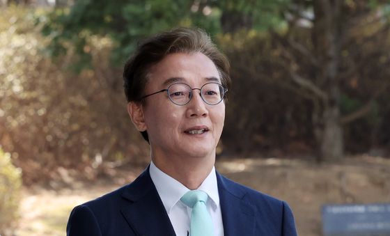 합수본 출석하며 취재진 질문에 답하는 전재수 의원