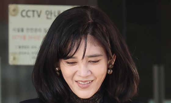 차량 탑승하는 이부진 호텔신라 사장