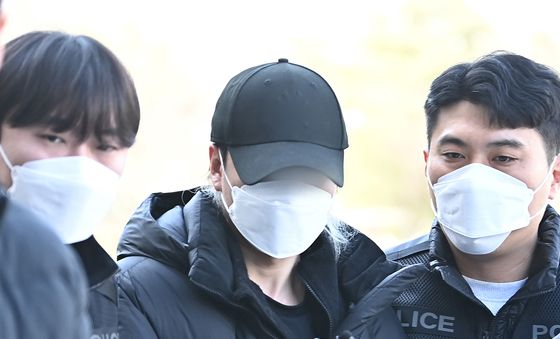 6년 전 학대로 숨진 '3세 딸' 이불·비닐로 감싸 매장…친모·남친 구속 기로