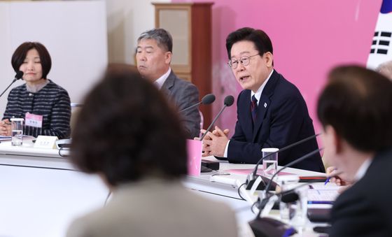 이재명 대통령, 경사노위 노동정책 토론회