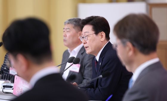 노동정책 토론회 발언하는 이재명 대통령