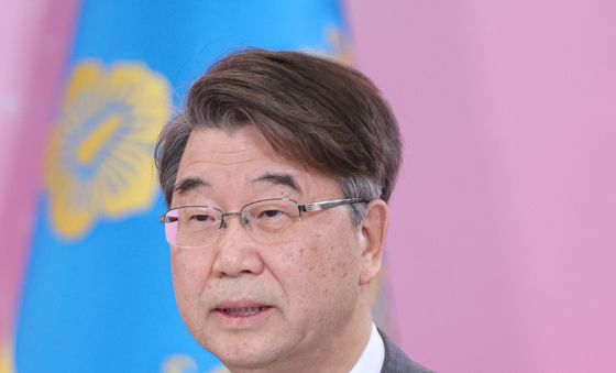 추진상황 보고하는 김지형 위원장