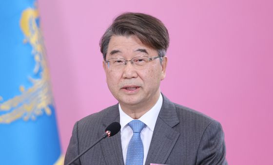 추진상황 보고하는 김지형 위원장