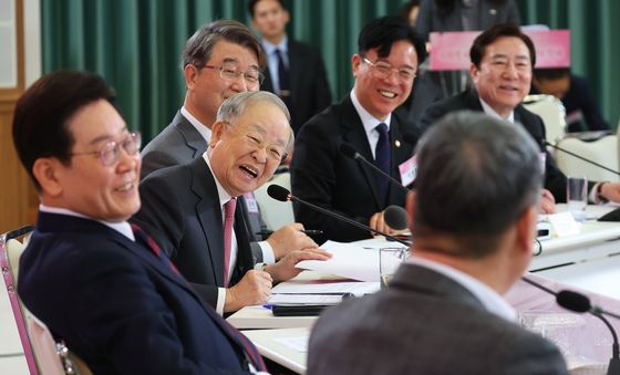 미소 짓는 손경식 회장