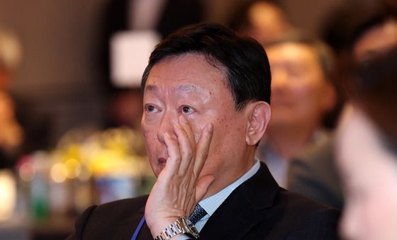 선수단의 땀과 열정에 눈시울 붉힌 신동빈 회장