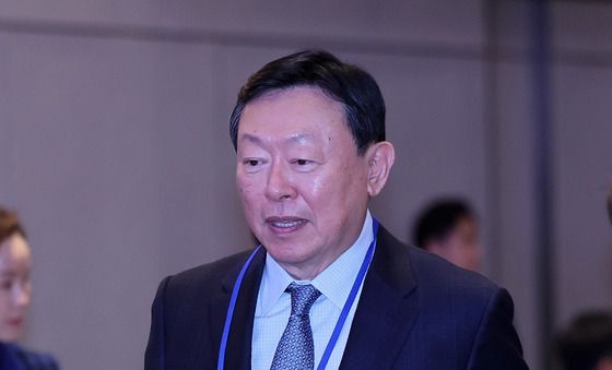 입장하는 신동빈 회장