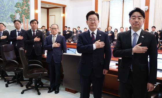 국민의례하는 이재명 대통령