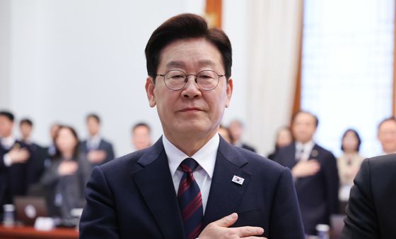 국민의례하는 이재명 대통령