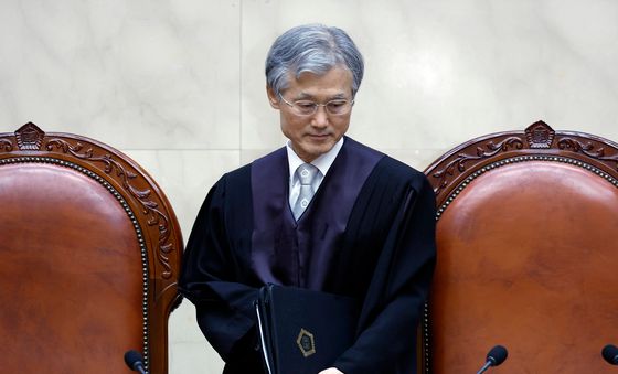 전원합의체 선고 참석하는 조희대 대법원장