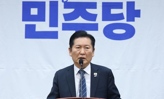 의원총회 발언하는 정청래