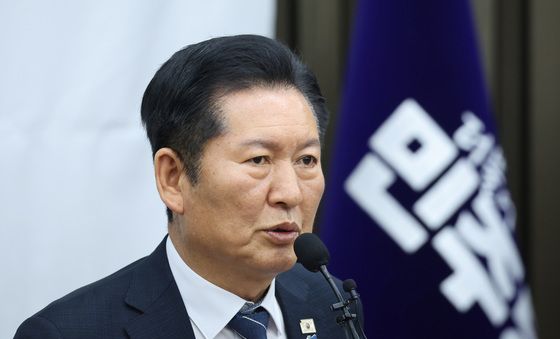 의원총회 주재하는 정청래 대표