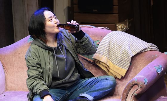 문근영, 연극 무대서 파격 변신