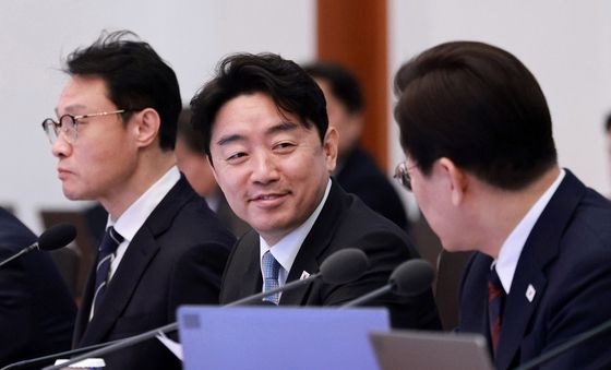 대화하는 이재명 대통령과 강훈식 비서실장