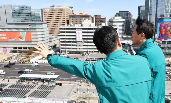 BTS 컴백 무대 살피는 오세훈 시장