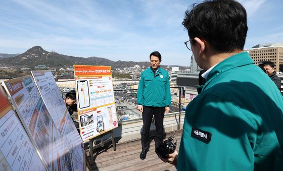 BTS 컴백 공연 앞둔 광화문광장 현장점검하는 오세훈 시장