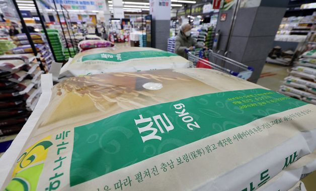여전히 비싼 쌀값… 20㎏ 소매가격 7개월째 6만 원대 유지