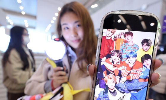 광화문 뜨겁게 달군다…BTS 공연 앞두고 입국한 아미