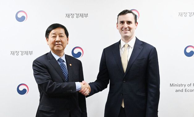 구윤철 부총리, IMF 수석 부총재와 기념촬영