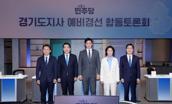 합동토론회 기념 촬영하는 경기도지사 예비후보