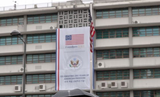 '이란 공격 중단 촉구' 1인 시위