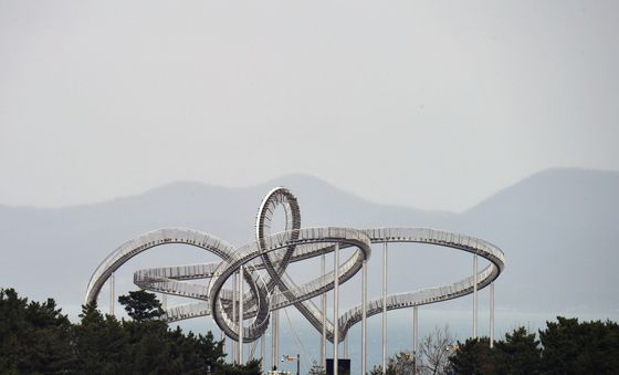 봄비 때문에 텅빈 스페이스워크