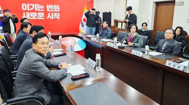 TK통합법 처리 촉구 긴급 회의 갖는 국민의힘 대구 의원들