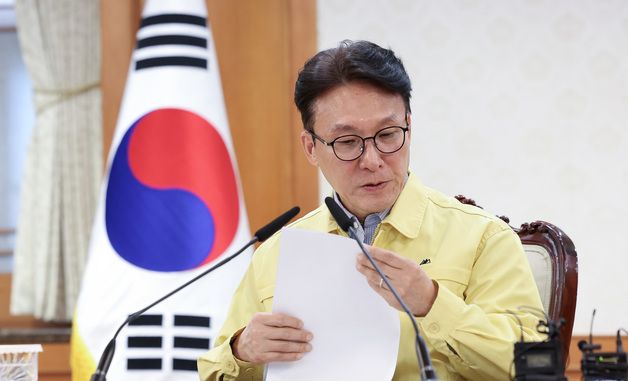 중동 상황점검 관련 긴급 관계부처회의 주재하는 김민석 국무총리