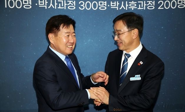 인사 나누는 오영훈 지사·위성곤 의원