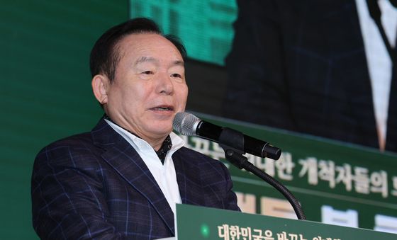 축사하는 이인제 전 고문