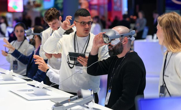 MWC26 개막…갤럭시 XR 체험