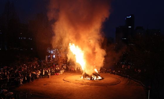 정월대보름 맞이 달집태우기