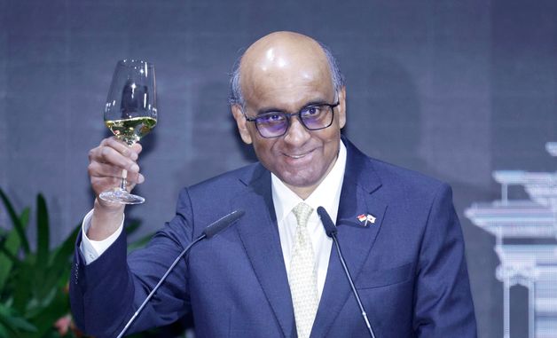 건배제의 하는 타르만 샨무가라트남 싱가포르 대통령