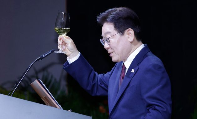 건배제의 하는 이재명 대통령