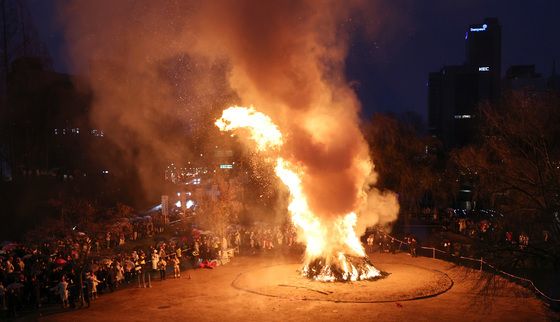 정월대보름 달집태우기