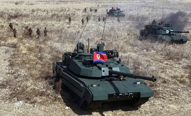 북한, 신형 탱크 실전배치…대남 침투 훈련 진행